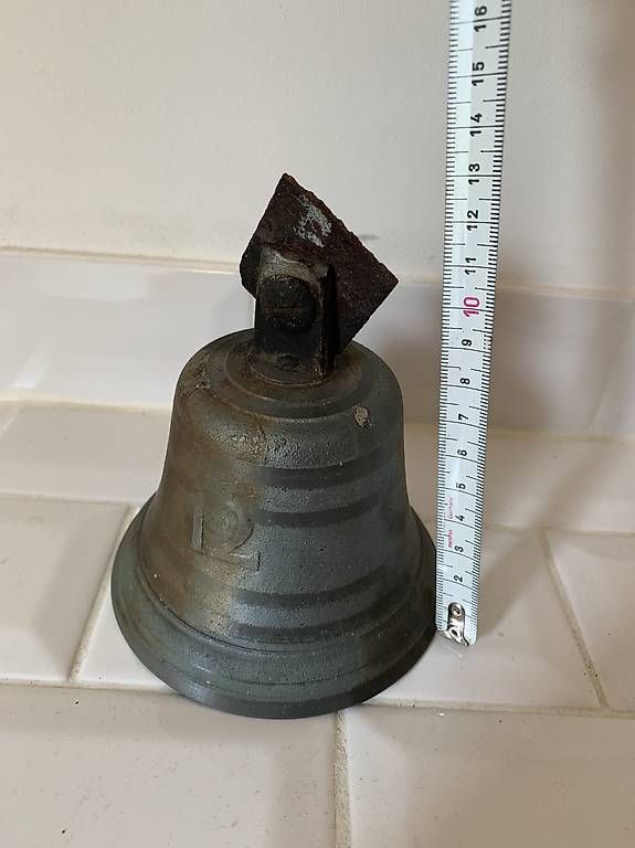 Campanacci mucche: Ancienne cloche bronze – Usato da Montreux venduto da Barber_Swiss_Vintage