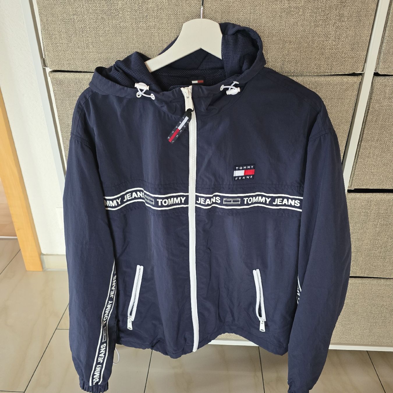 Tommy Hilfiger Giacche: Tommy Jeans Jacke gr M – Nuovo (secondo la descrizione) da Grosswangen venduto da DenChey