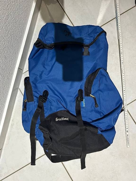 Zaini: Freetime Sac de camping noir bleu 60x40 cm – Usato da Sonceboz-Sombeval venduto da michael.l