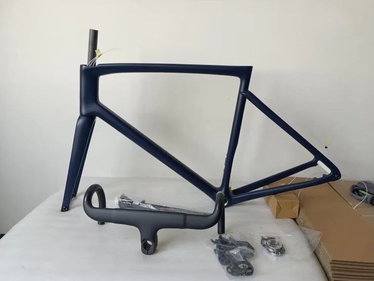Pezzi di ricambio: Carbon Rennrad Rahmen 580 – Nuovo (secondo la descrizione) da Luzern venduto da DarioS90