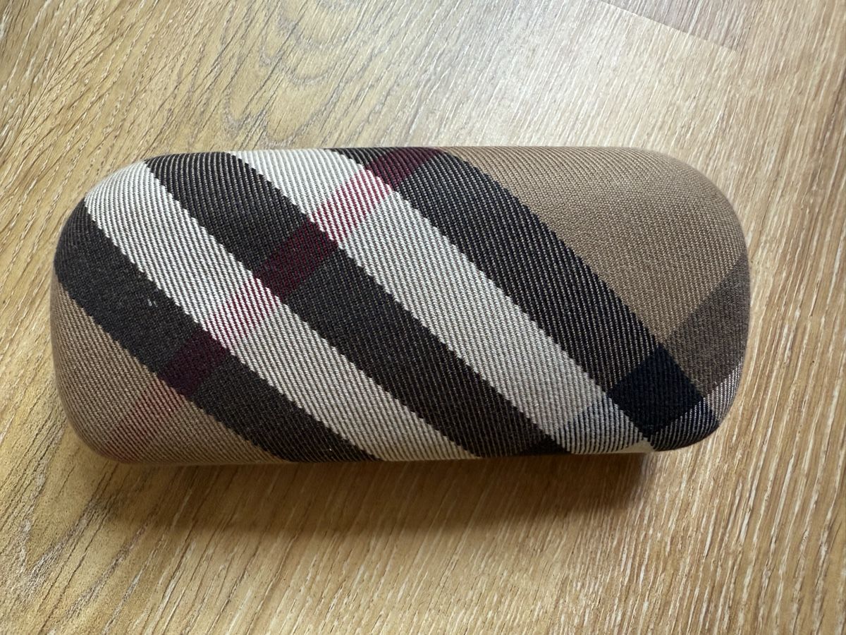 Burberry Sonstige Kleidung & Accessoires: Étui à lunettes brun clair Burberry  – Gebraucht aus Tavannes von Thriftshop