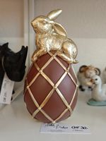 Hase auf Schoko Ei in Gold Optik Ø10x20cm Polyresin