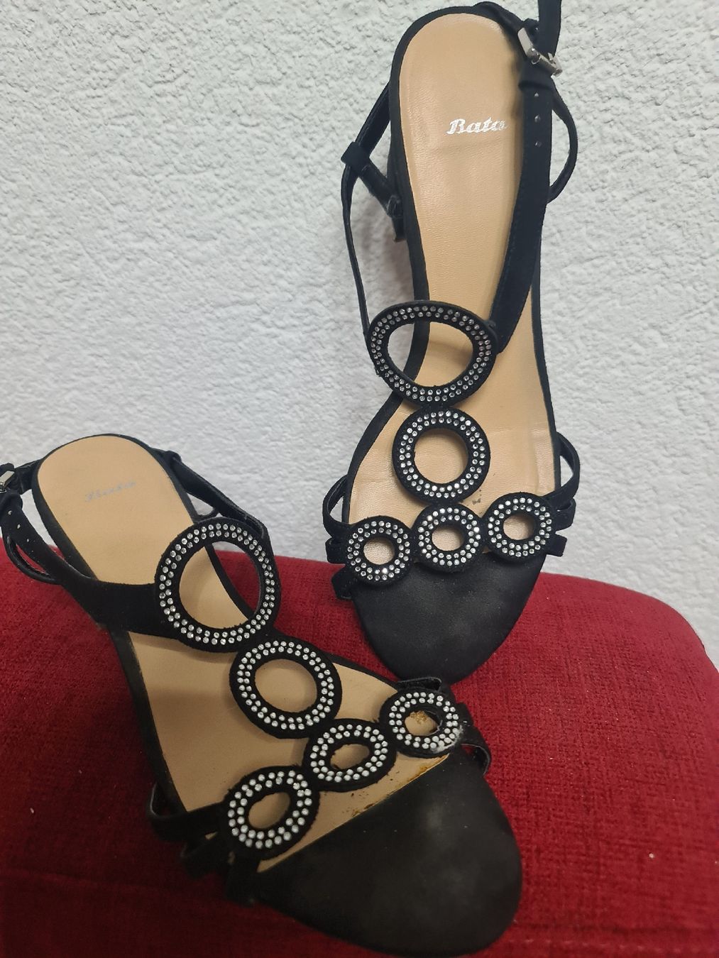 Scarpe da donna: Bata Sandalen schwarz mit Strass Grösse 39 gebraucht – Usato da Oensingen venduto da topangebot10