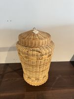 Rattan Wäschekorb mit Deckel naturfarben neuwertig
