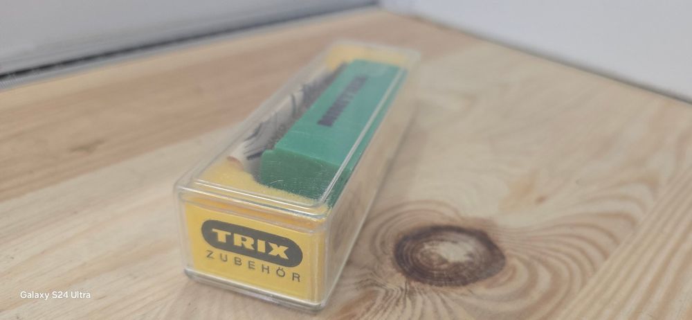 Trix Modellini di ferrovie: Trix Spur N 6623 Zubehör Lokradreiniger – Usato da Brislach venduto da ModellbahnDepot 1