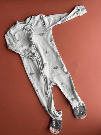 Carter's Pyjama Gr. 12M hellgrün mit Rutschsocken
