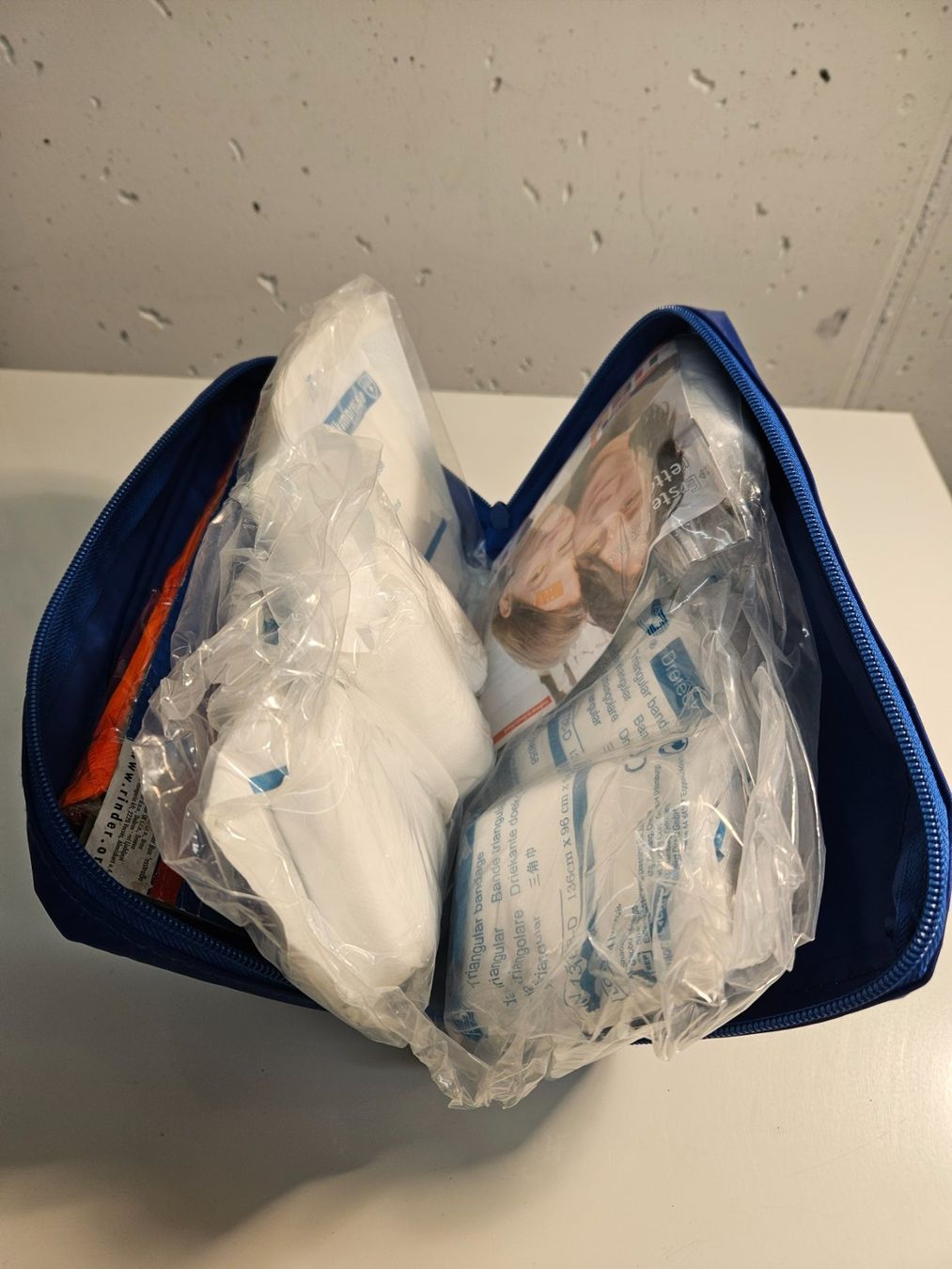 Kit di pronto soccorso: Verbandstasche inklusive Warnweste – Usato da Chur venduto da Einszweidreiviermein 3