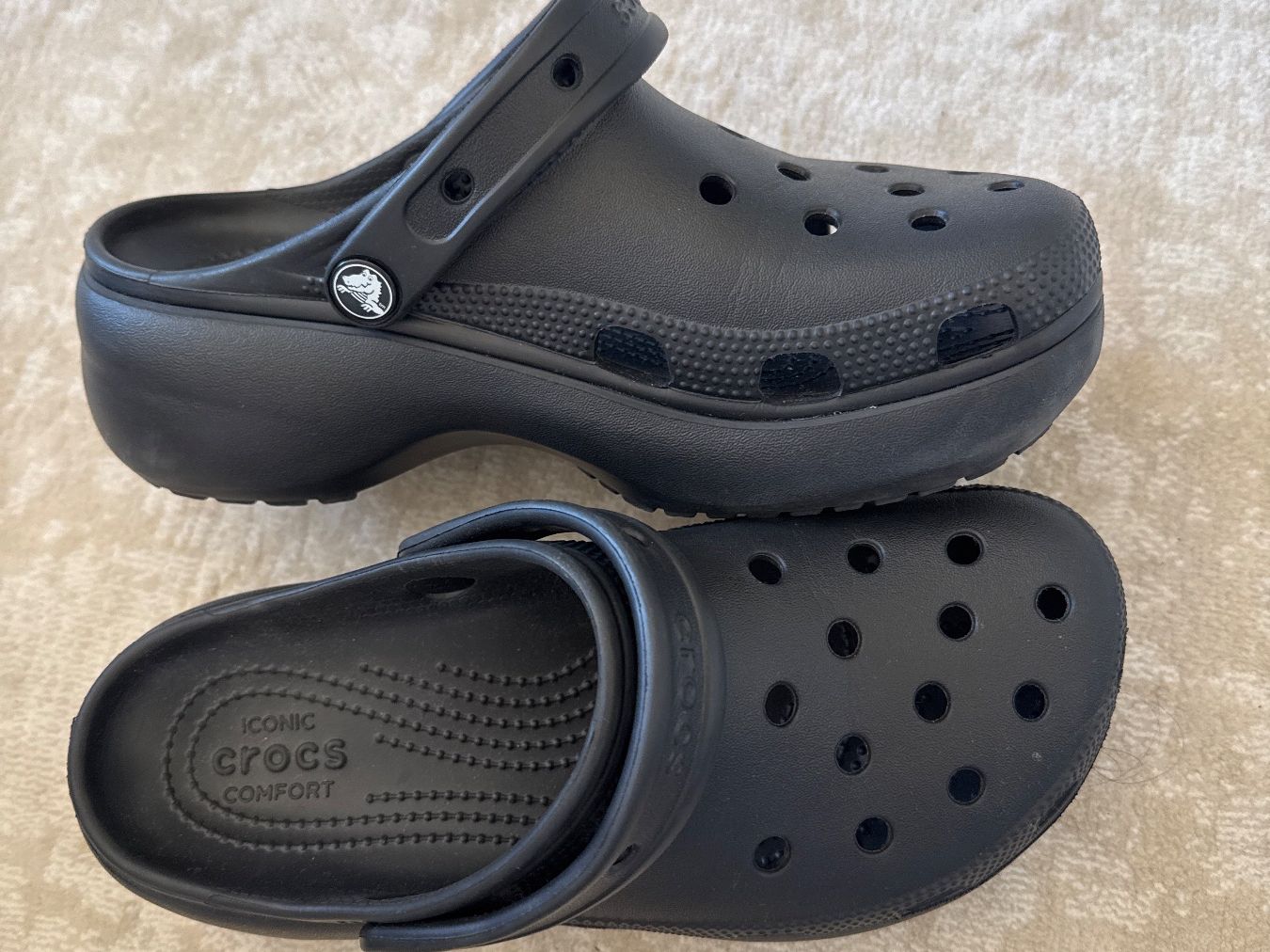 Crocs Scarpe da uomo: Crocs Classic Platform Clog Schwarz – Gr. 38 – Nuovo (secondo la descrizione) da Zürich venduto da di_archive 6