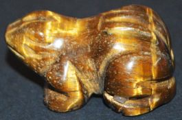 Deko Heilstein K-165 – Frosch – Tigerauge – ca.3,5 x 3 cm