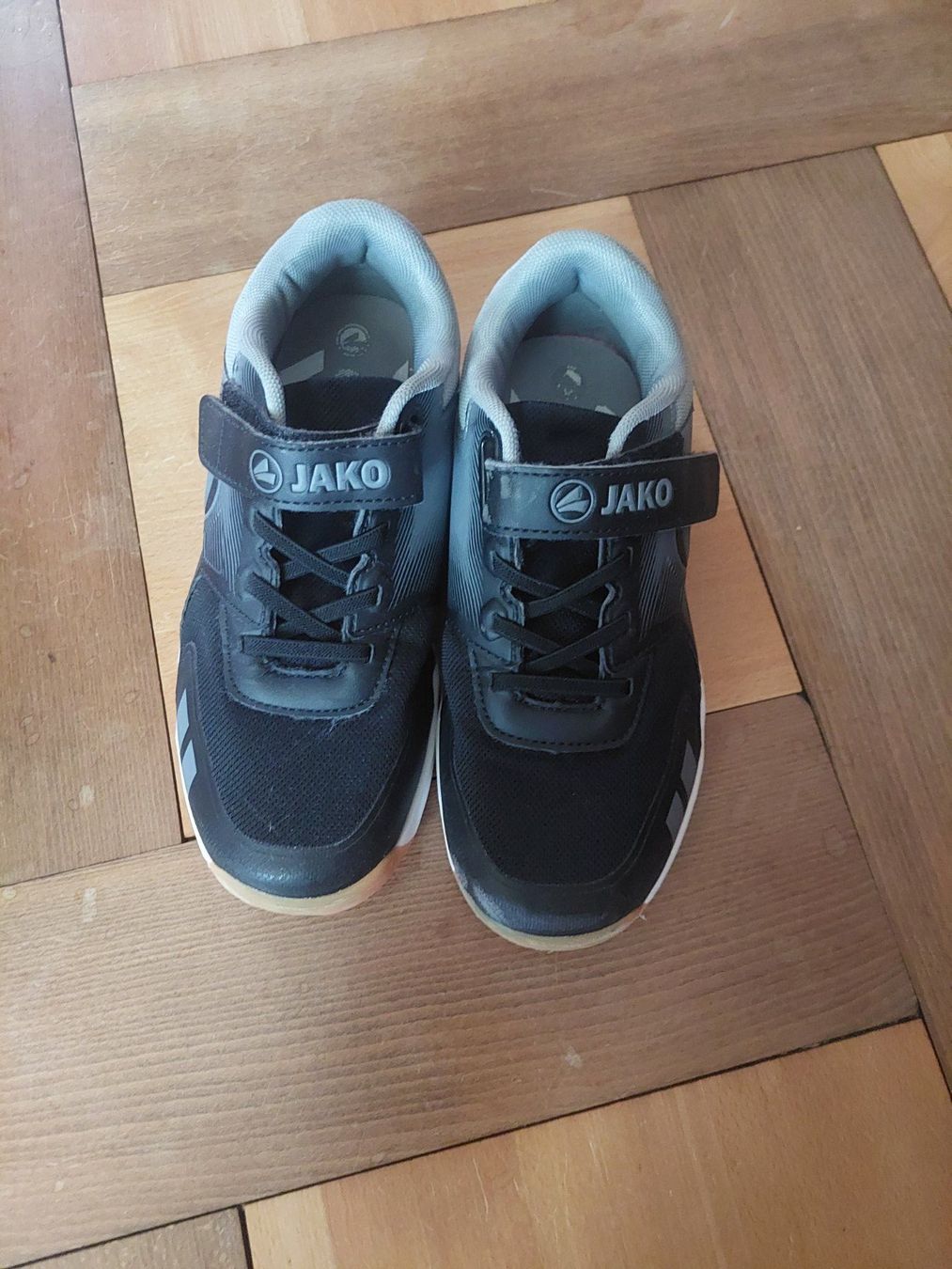 Jako Schuhe für Jungen: Jako Turnschuhe Grösse 36 – Gebraucht aus Beckenried von Havacola