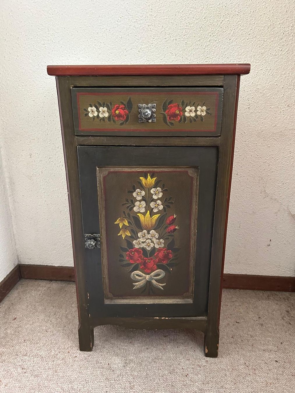Commodes: Möbel, Raucherhaushalt – D'occasion à Eich par inv_w9ty