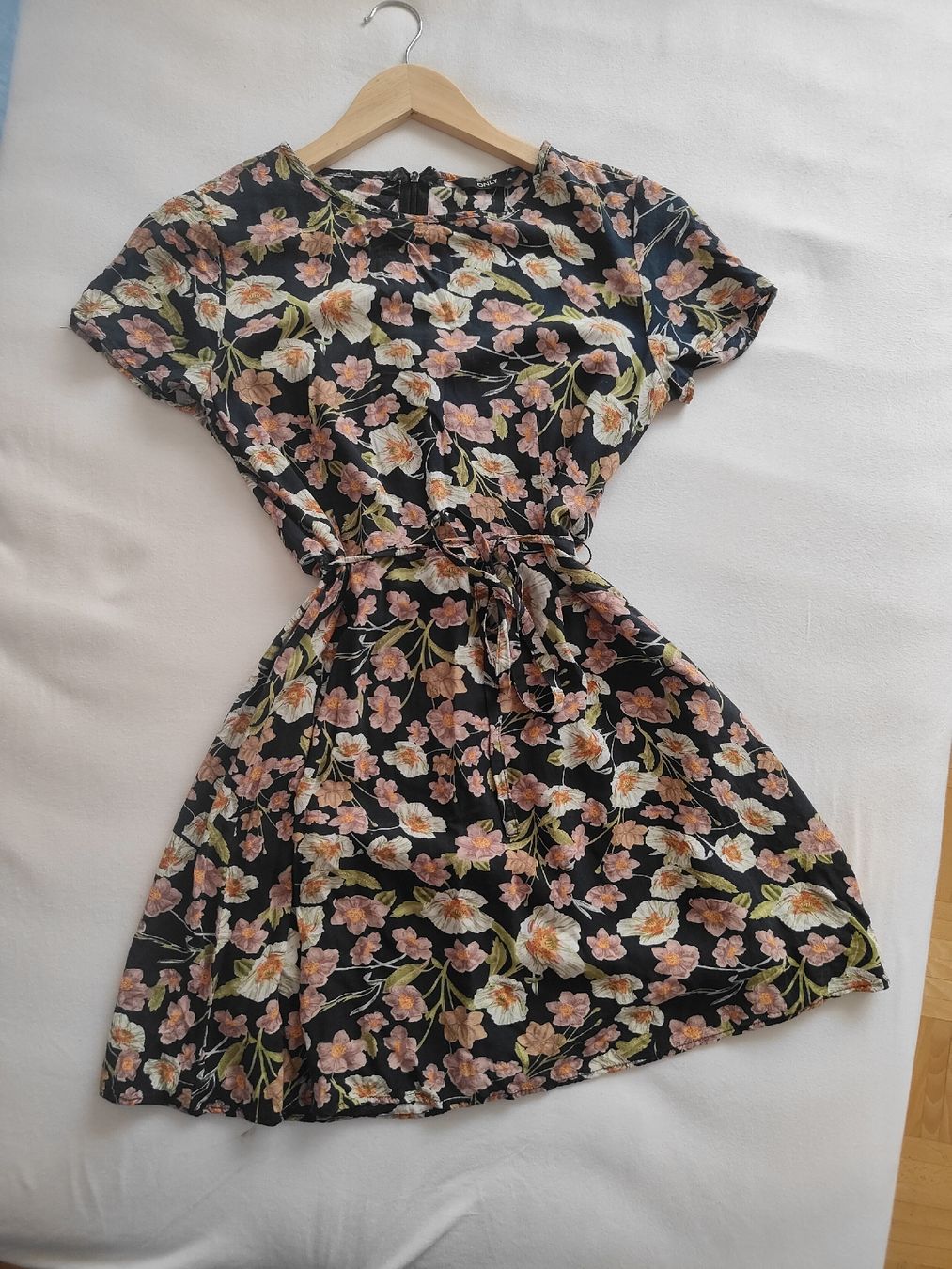 Only Vestiti: Robe d'été fleuri noire taille 36 – Usato da Biel/Bienne venduto da Edi5Roli3 2