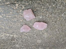 3x Rosenquarz Rohsteine naturbelassen pink ca. 2-3cm