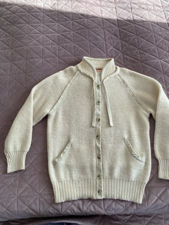 Cardigan d'hiver en laine mérinos - Chaud et élégant!