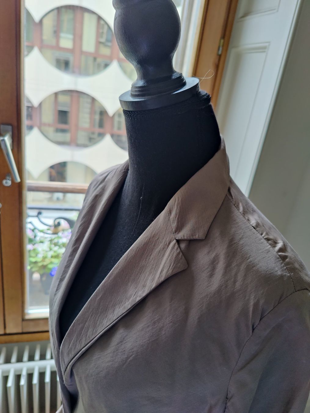 Brunello Cucinelli Jacken: Brunello Cucinelli taupe silk jacket blazer 42 – Gebraucht aus Geneve von readycat 1