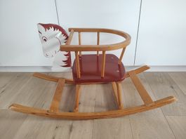 Altes Schaukelpferd