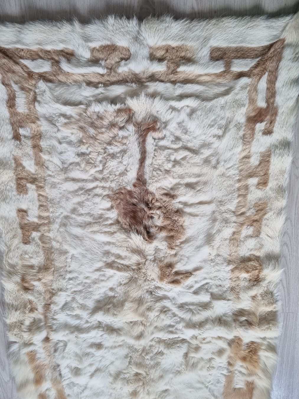 Tappeti: Echter Fell-Teppich mit Muster (Wildhund) – Usato da Kilchberg ZH venduto da Pihe05 1