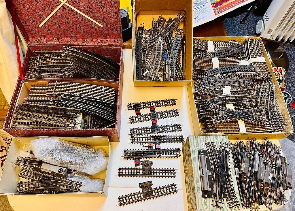 Modellini di ferrovie: Trix Express H0 - Weichen, Gleise, Trafos, Diverses – Usato da Schaffhausen venduto da OggiJoerg 3