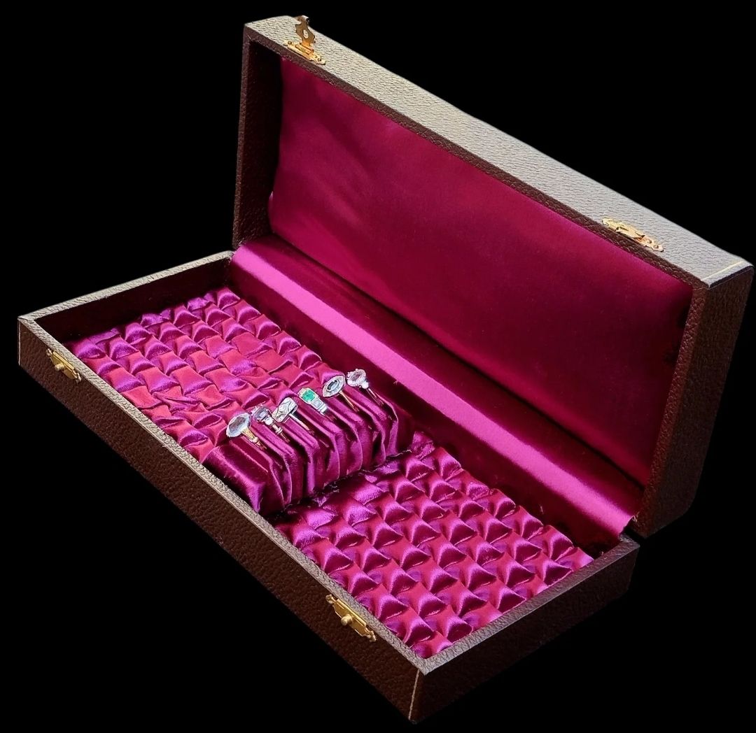 Schmuckkästen: Antike Ringbox Schmuckbox Koffer Braun mit Weinroter Seide – Gebraucht aus schwyz von larry91sz 3