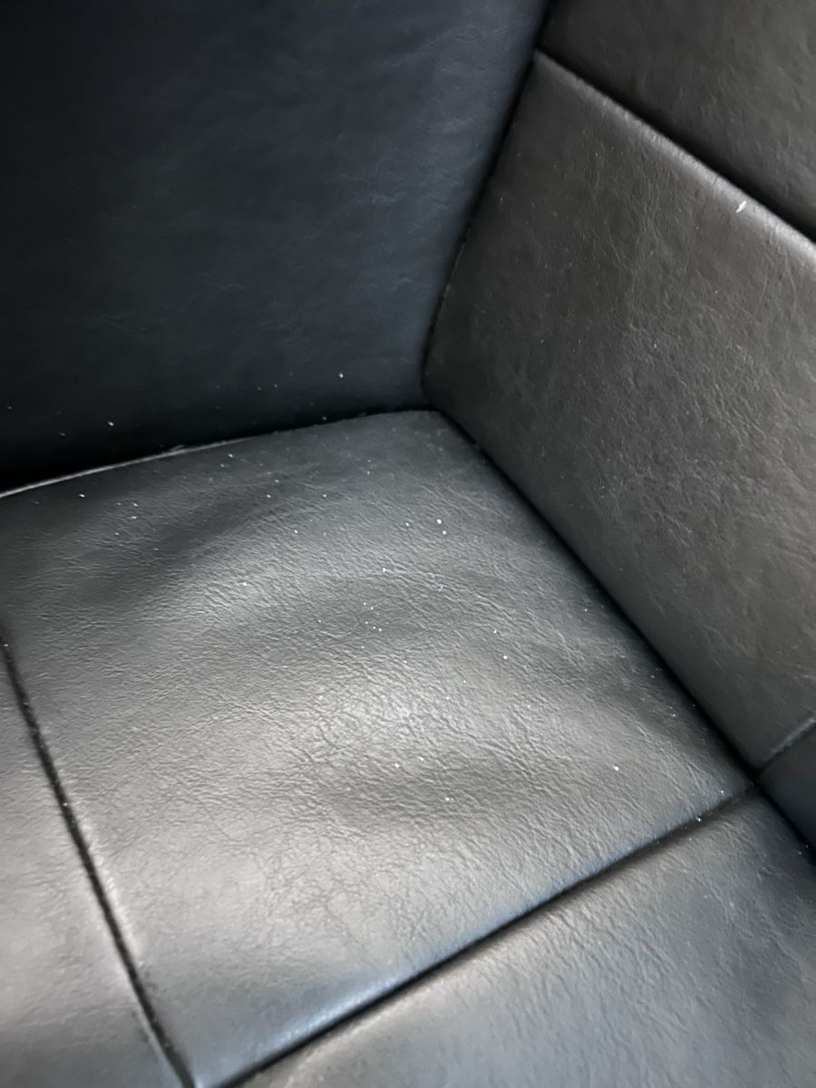 Sofas: 2er Sofa Leder schwarz mit Hocker, gebraucht – Gebraucht aus Brittnau von Laluna211 5