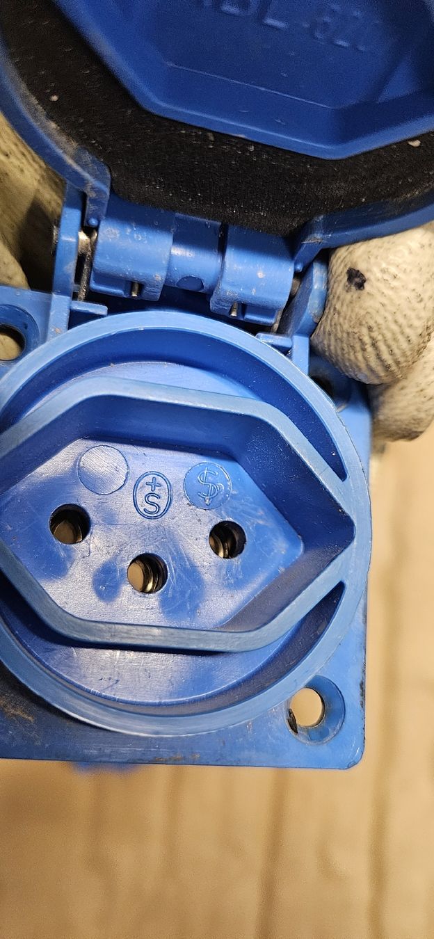 GIFAS Spine: 4x Blaue  Einbau Steckdosen GIFAS – Usato da Baar venduto da Vel...Baar45 5