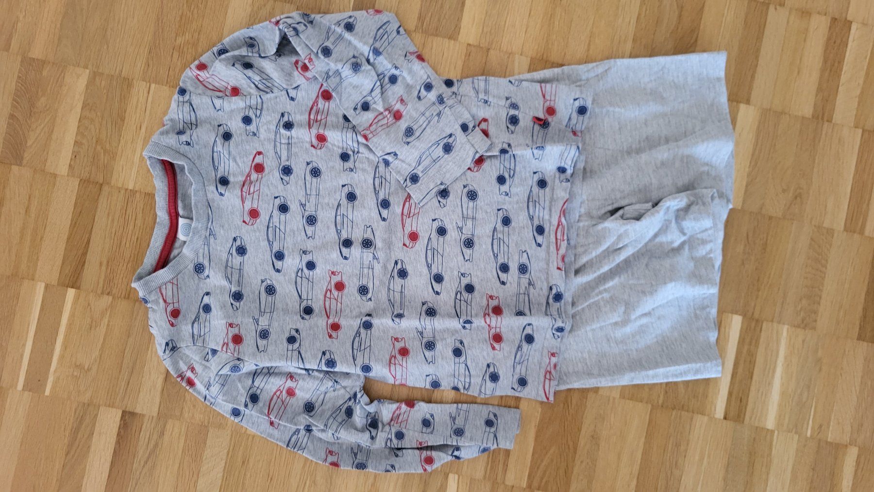 Pyjamas & Ähnliches: Pijama Gr. 128 – Gebraucht aus Ipsach von kgr_x77q
