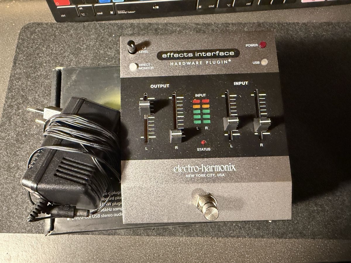 Electro-Harmonix Instruments de musique: Electro-Harmonix Effects Interface – D'occasion à fey par Caductilometre