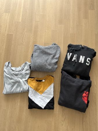 Kleidungspaket 4 Hoodies