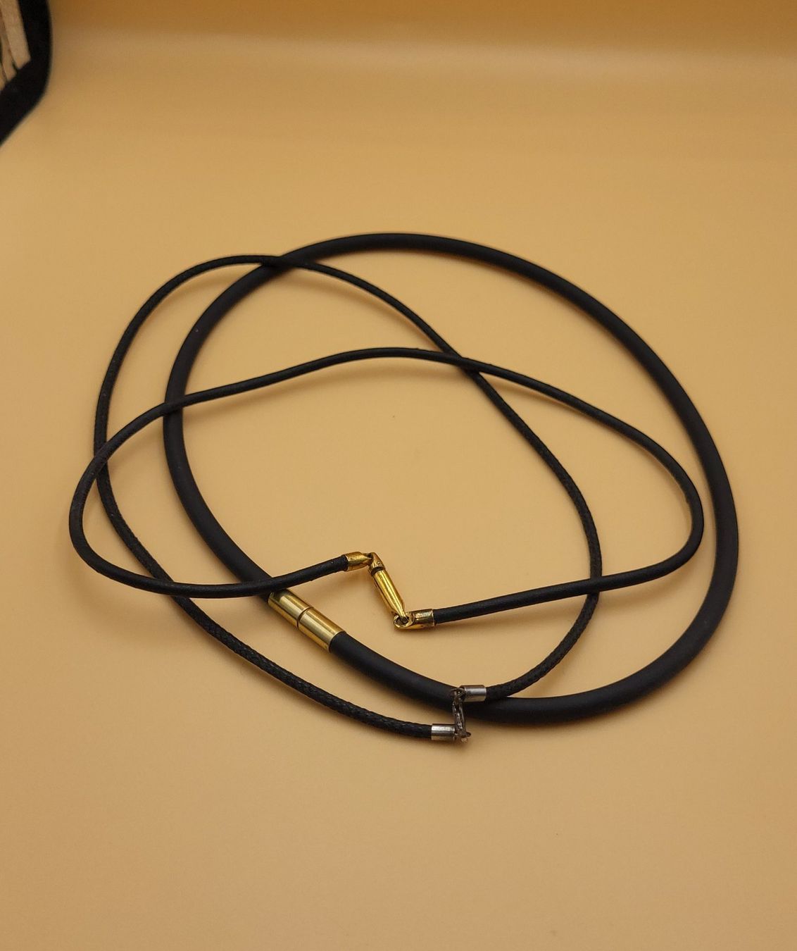 Ketten: 3 Schwarze Collier mit Silber verschluss – Gebraucht aus Wald ZH von SwissPawnshop 1