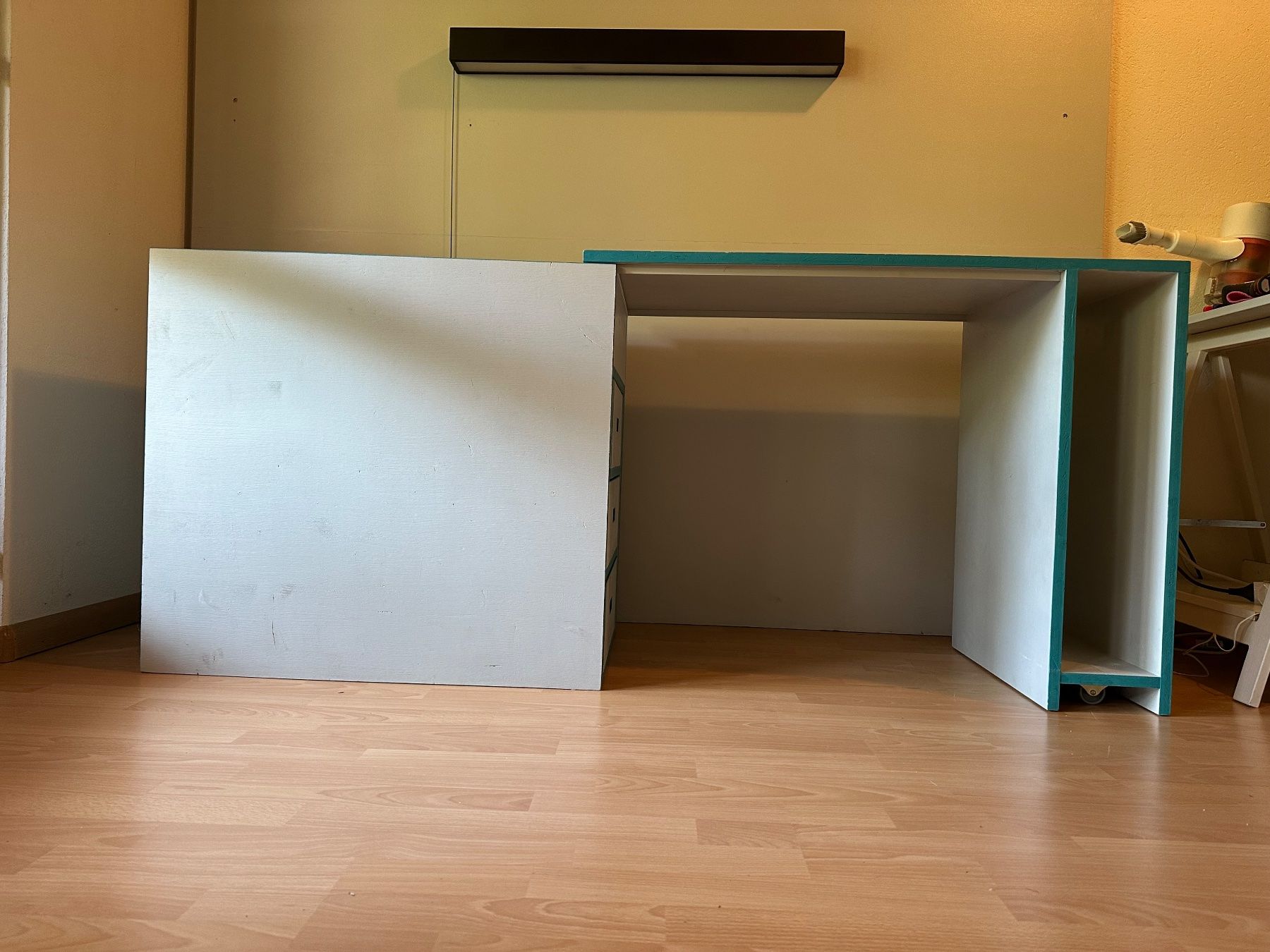Bureaux: Schreibtisch, robust, sehr Platz sparend, mit viel Stauraum – D'occasion à Rheinfelden par sta_8hr7 1