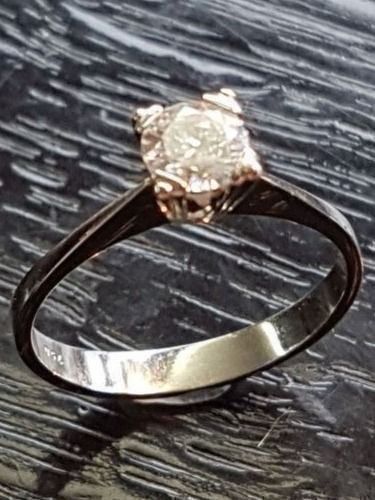 Bagues: Edler Solitärring mit 1 Brillant – Neuf (Voir description) à Unterägeri par Altgoldschmuck 9