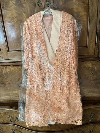 Robe portefeuille avec manteau en dentelle 