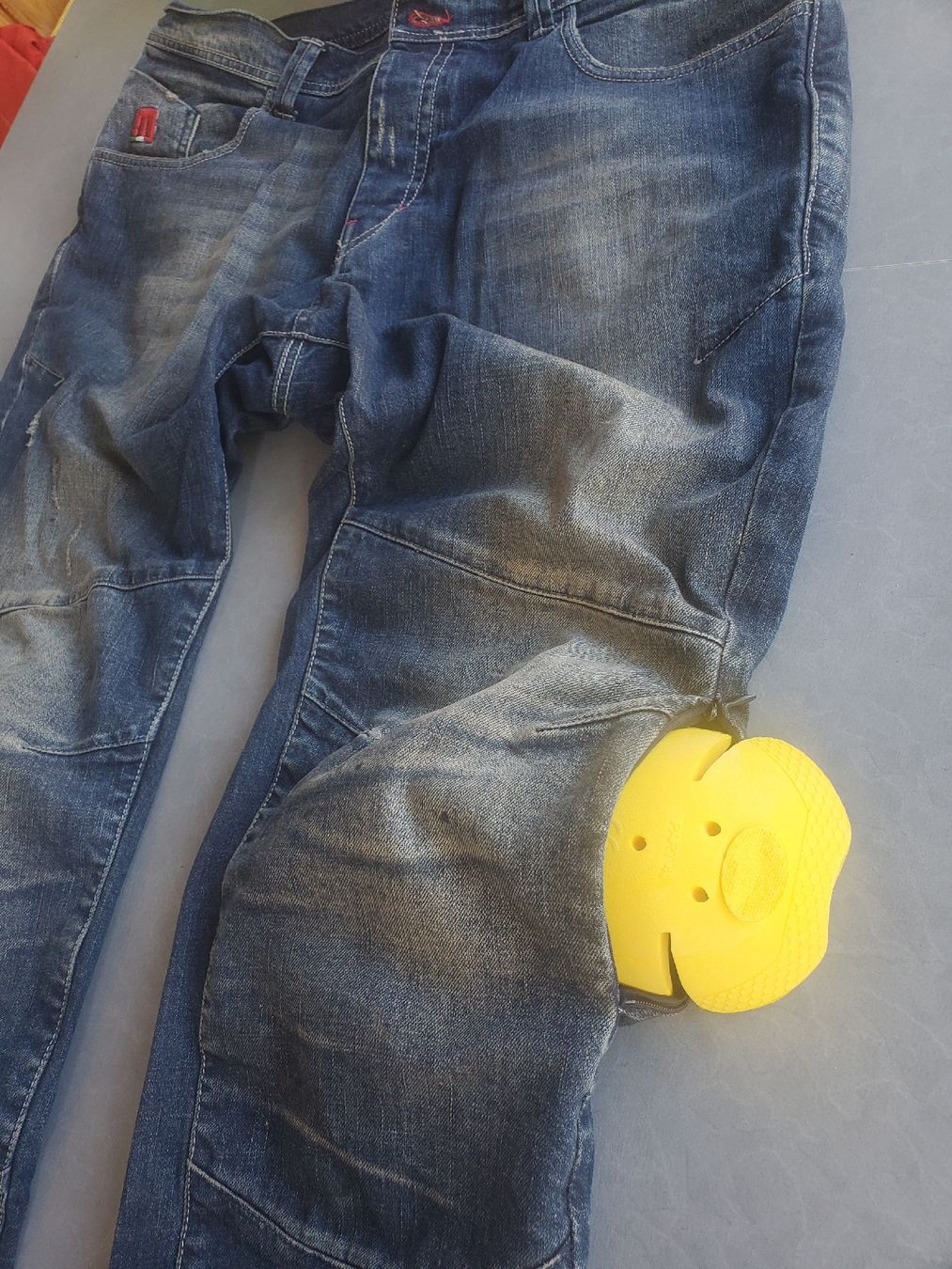 Jeans: Bikerhose Jeans gr. 42 mit Protektoren – Usato da Waltenschwil venduto da Andy.Z01 2