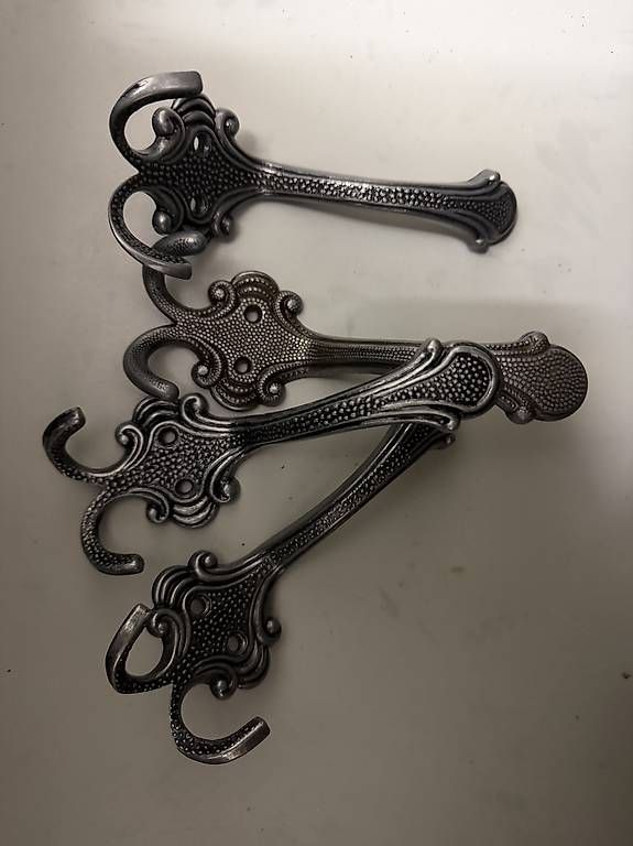 Quincaillerie: 4 Garderobenhacken, Metall – D'occasion à Uster par vingapo 2