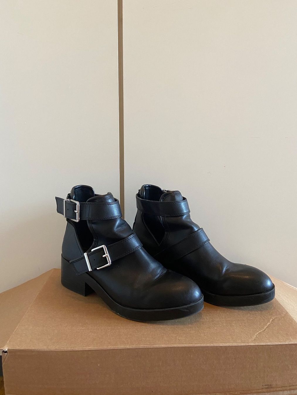 Scarpe da donna: Bottines noires - Taille 38 - Fermeture ajustable – Usato da Genève venduto da Lucie.hwrth