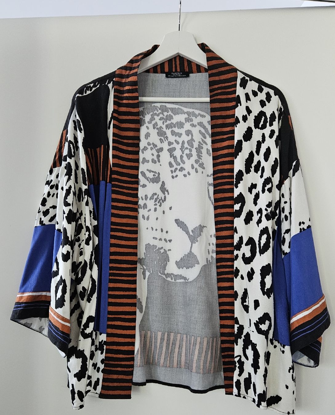 Internationale Kunst: Farbiger Kimono mit Leopard auf Rückseite Gr.M – Gebraucht aus Hettlingen von Leaena279 3