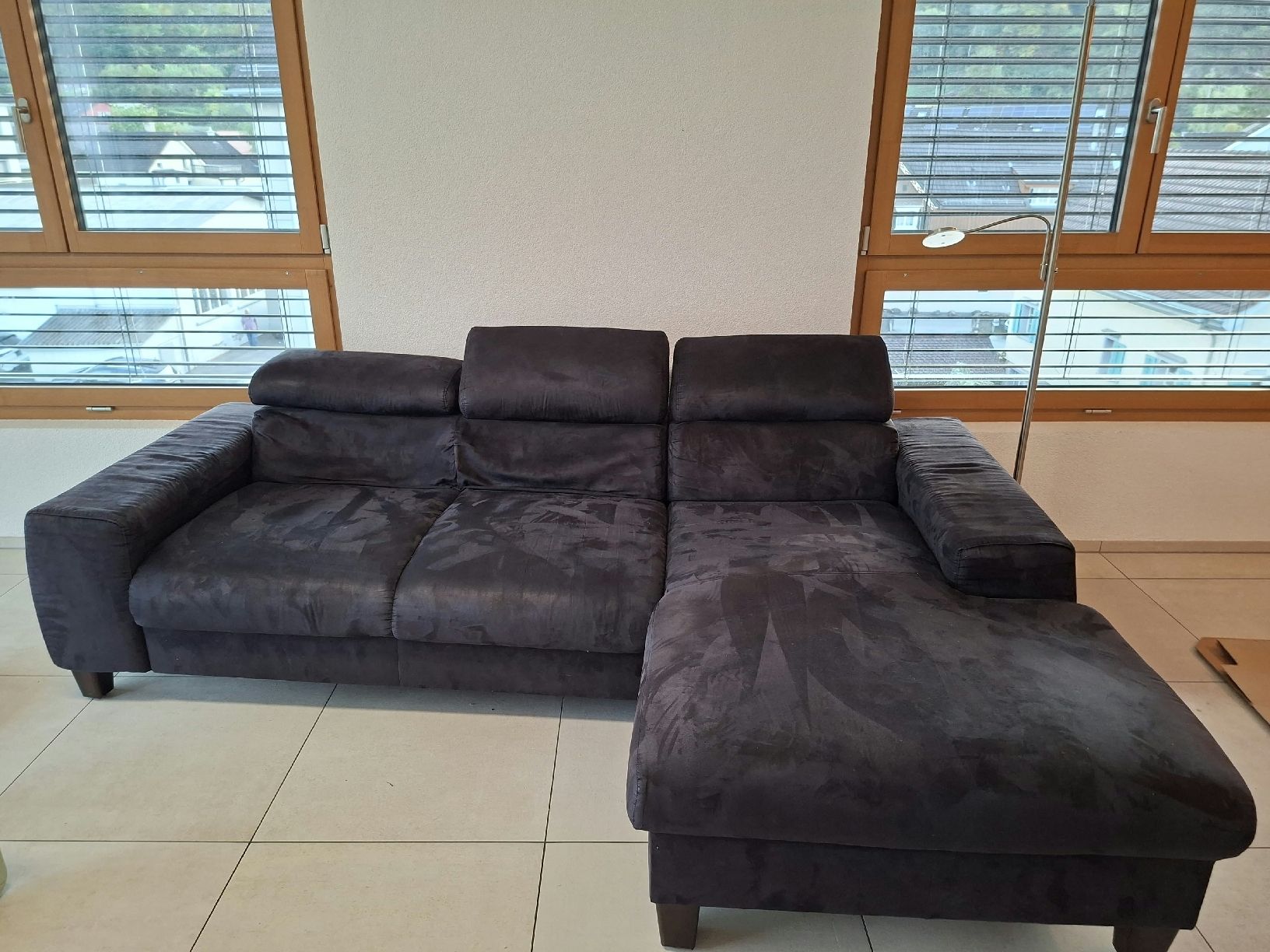 Sofas: Gratis Schwarzes Sofa – D'occasion à Buchs SG par sippipecs