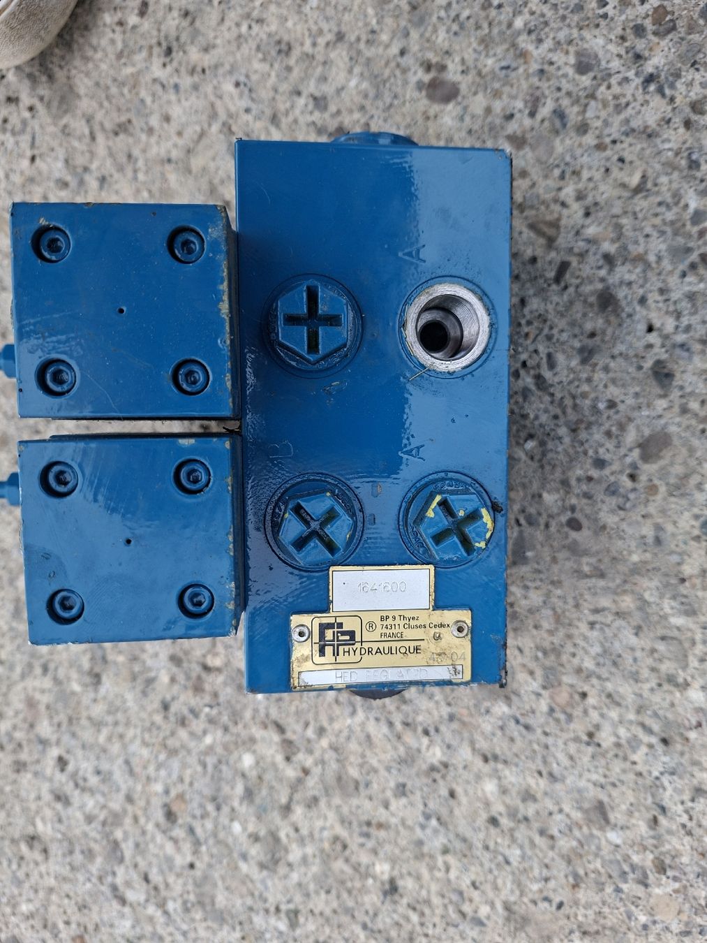 Autres pour métaux et serrurerie: Hydraulik Steuerventil – D'occasion à Oberbüren par r.frei 7
