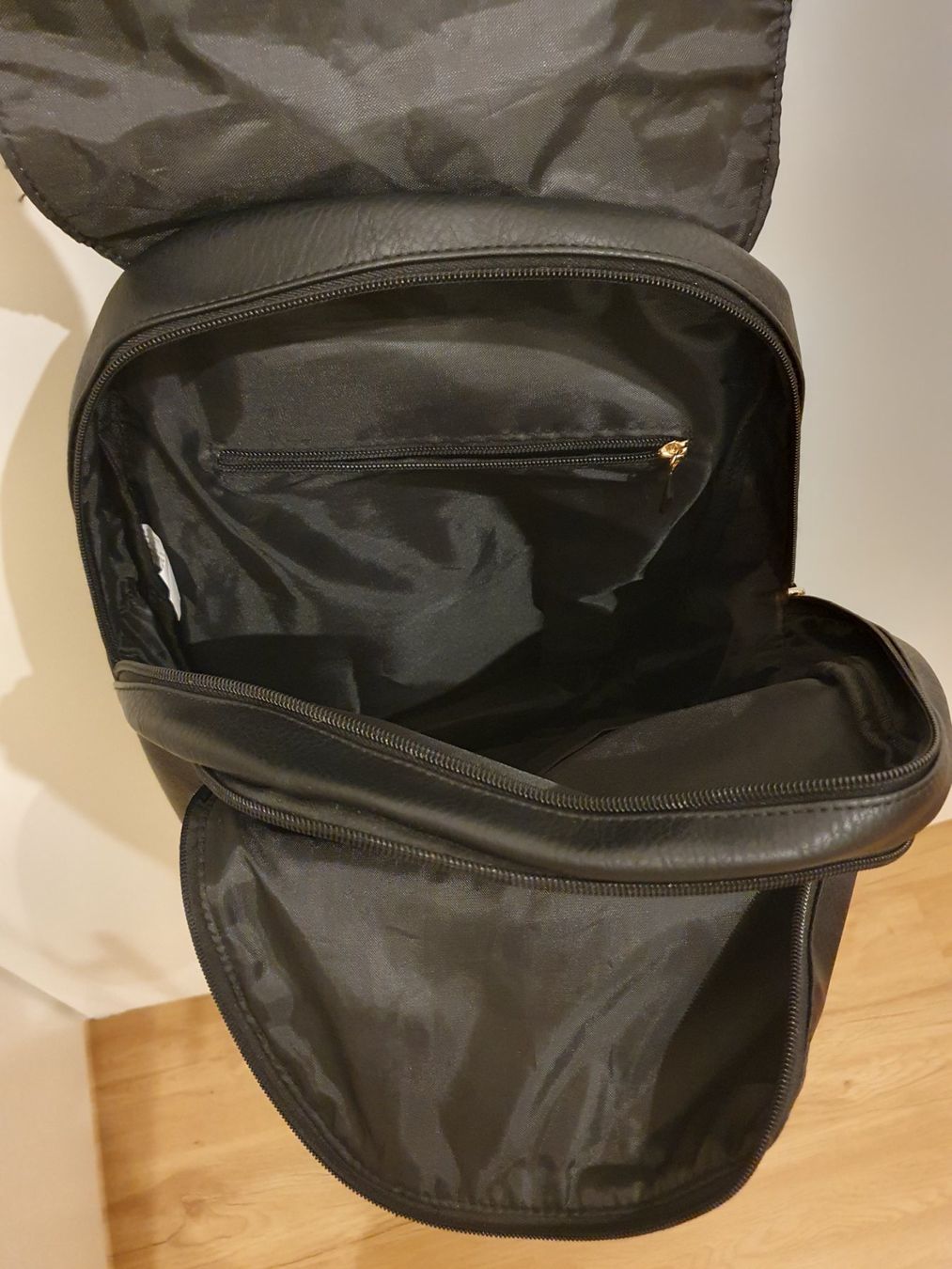 Rucksäcke: Kunstleder Rucksack schwarz, neuwertig – Neu (gemäss Beschreibung) aus Heinrichswil von sabi2809 3