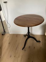 Table ronde de Bistro en noyer pieds en fonte