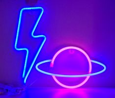 2 Neon-LED-Deko-Schilder (Blitz & Saturn)