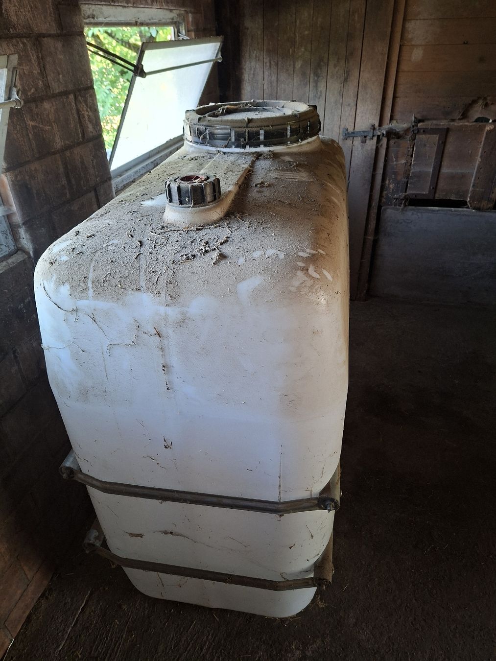 Abbeveratoi e trogoli: Wassertank 1100 Liter Domtank – Usato da Aeschau venduto da Elu2000 3