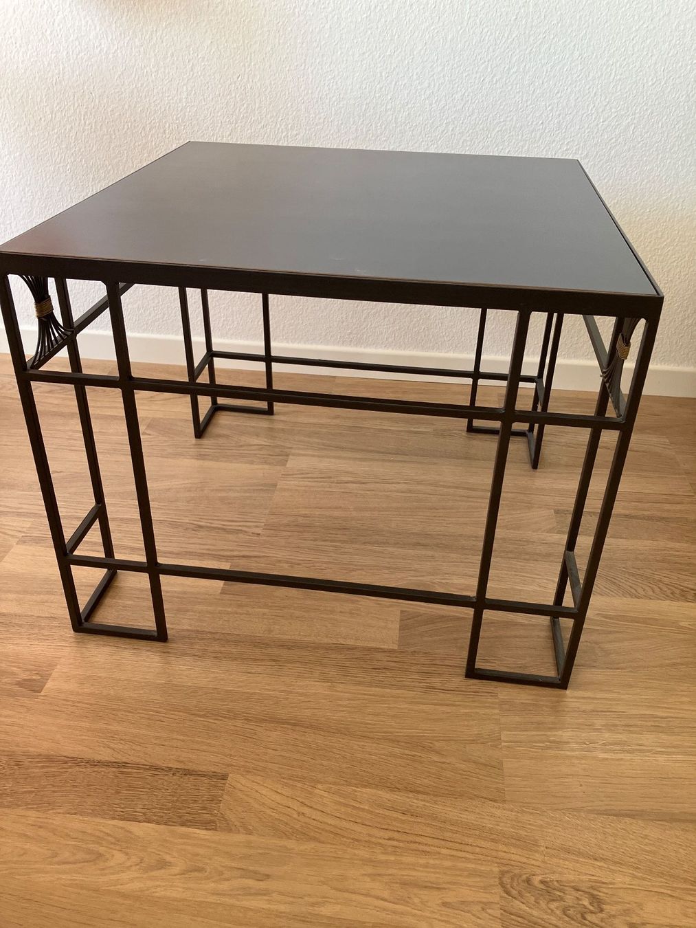 Tables de nuit: Beistelltisch muss bis 29.05 weg – Neuf (Voir description) à Biel/Bienne par pet_85b6 2