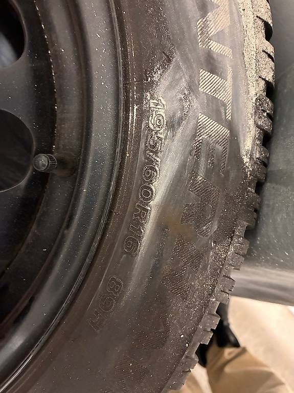 Firestone Pneumatici & Ruote complete: Firestone Winterhawk 195/60 R16 89H Stahlfelgen – Usato da Uster venduto da phl_9rmj