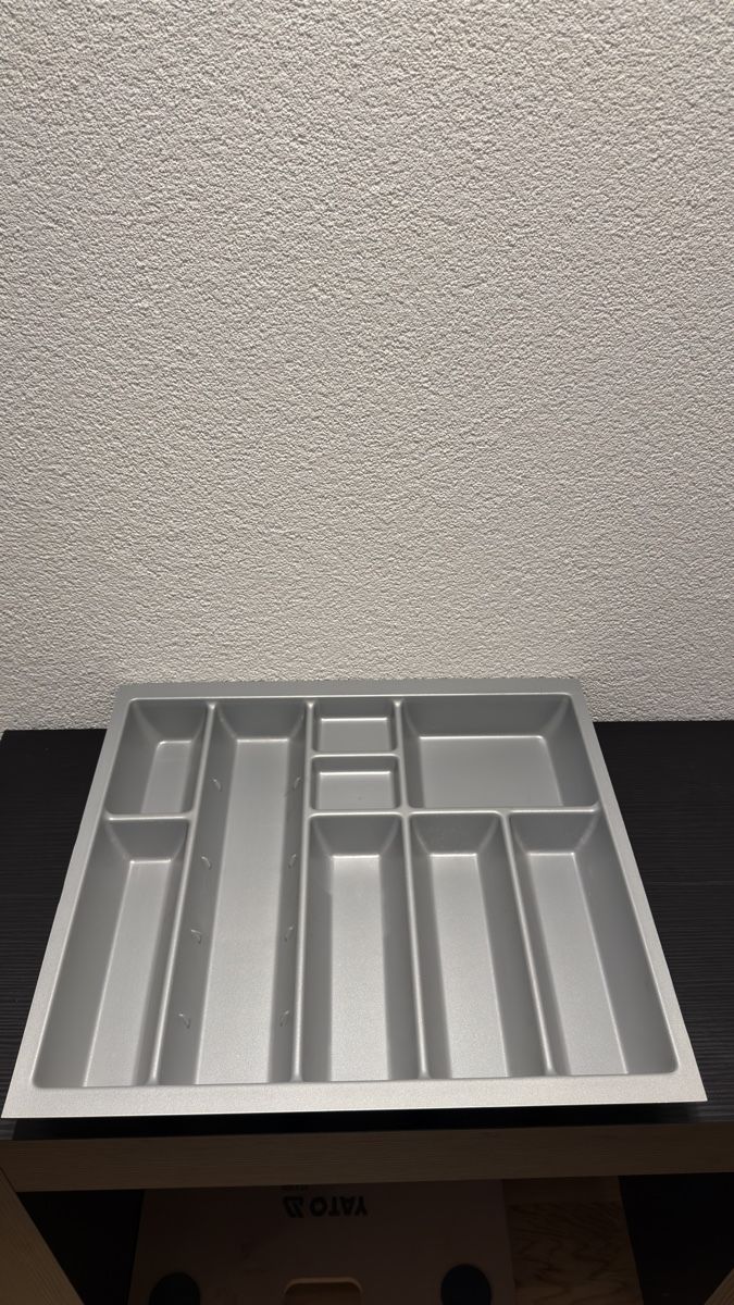 Komplettküchen: Range-couverts gris 9 compartiments pour tiroir, 52x47,5 cm – Gebraucht aus Vevey von diogodasilva_ 1