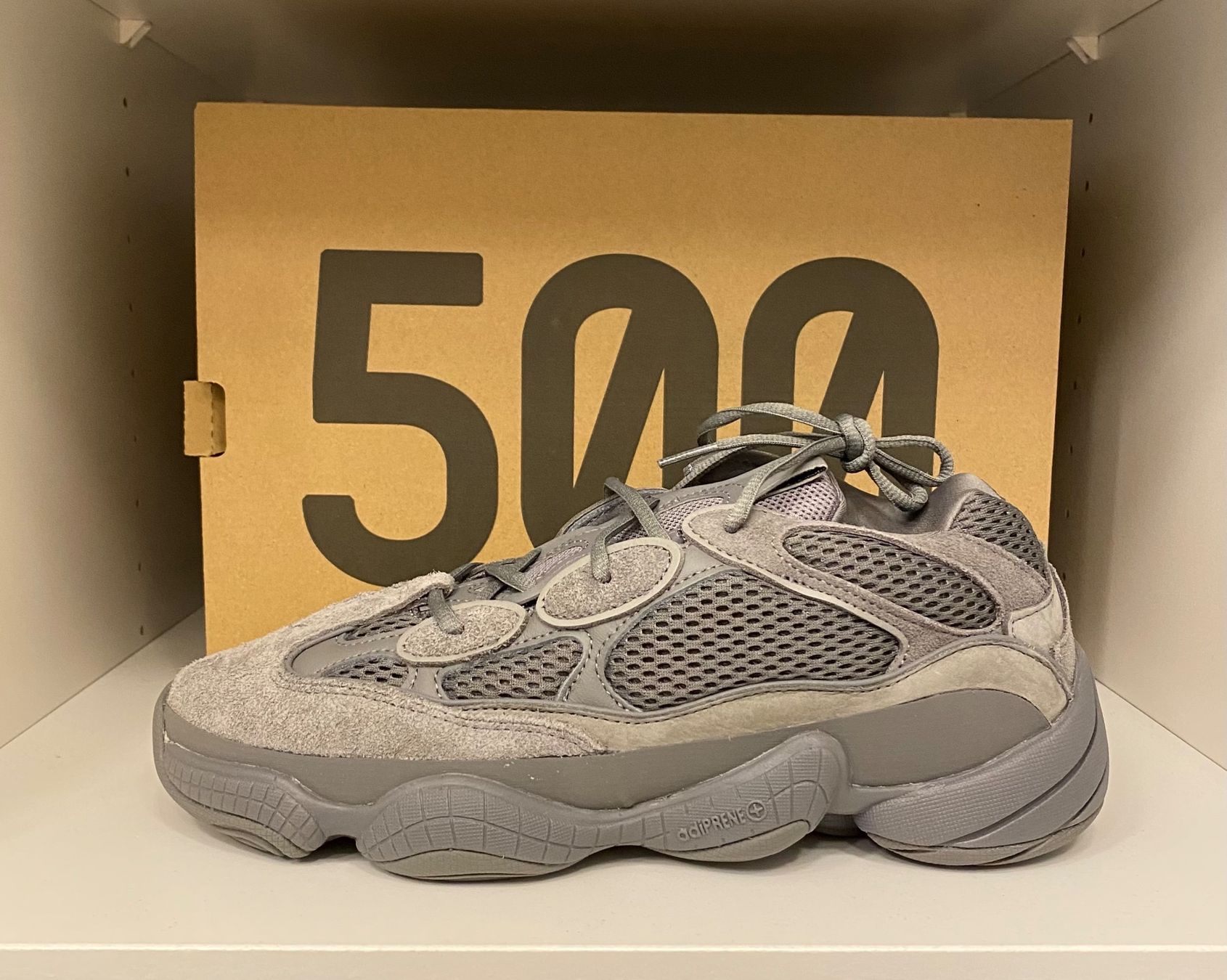 Scarpe da uomo: Adidas Yeezy 500 Granite – Nuovo e nell'imballaggio originale da Zürich venduto da Watches-Co.