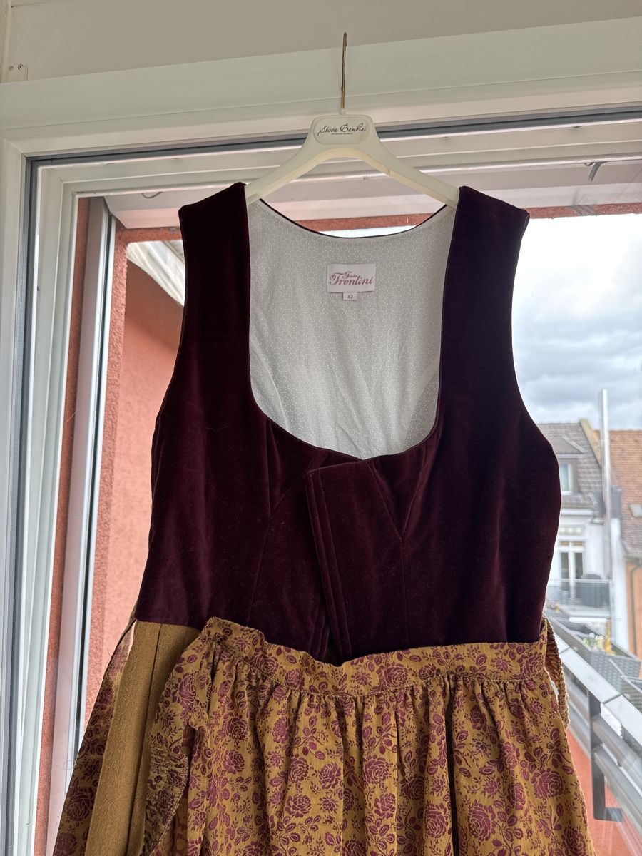 Costumi: Dirndl Julia Trentini unused – Nuovo e nell'imballaggio originale da Zürich venduto da kor_52kp 1