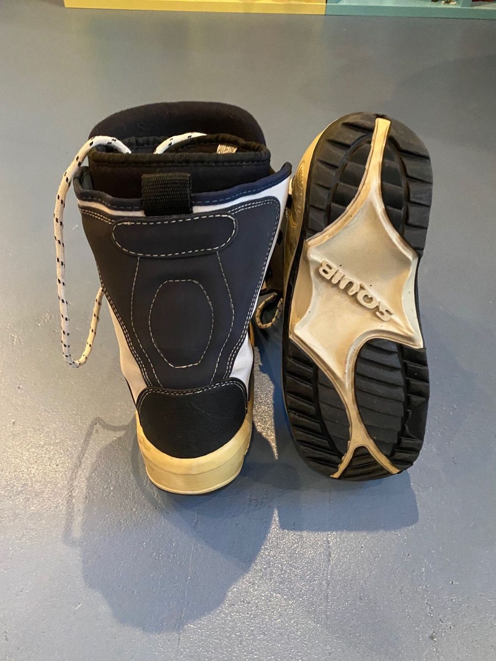 Scarpe da uomo: Snowboard-Boots von Obscure, Gr. 27.5 – Usato da Dornach venduto da Dlimi 1