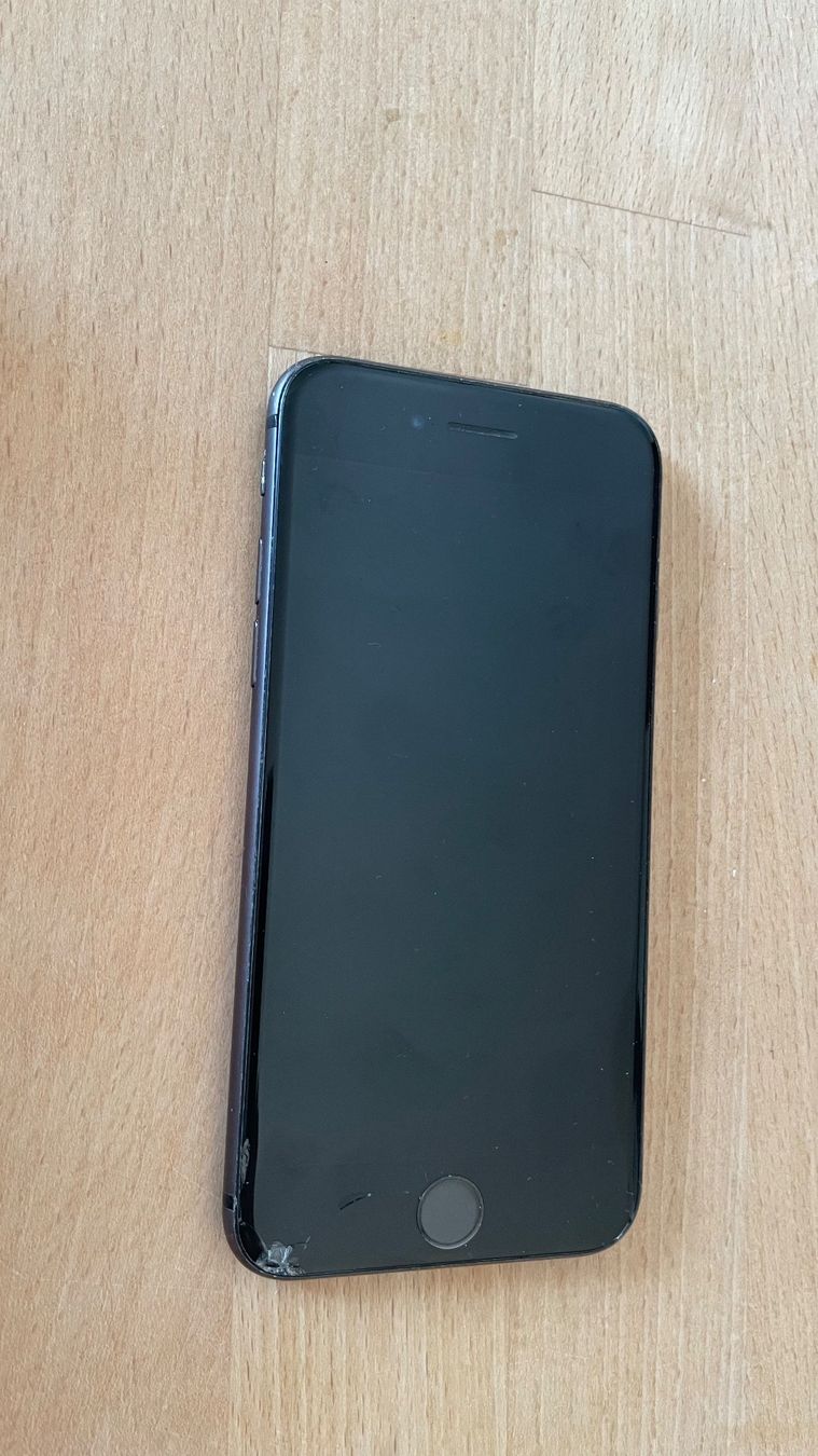Apple Telefoni cellulari / Smartphones: i phone 8 – Difettoso da Hinwil venduto da dadalina76 1