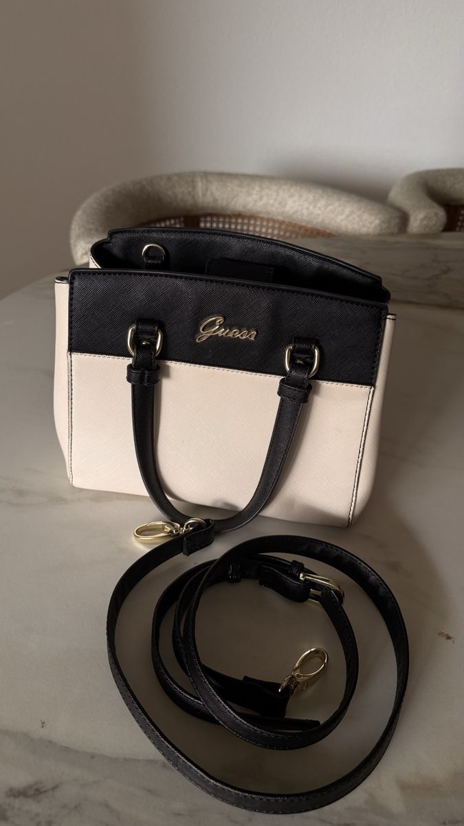 Guess Taschen für Damen: Guess Tasche – Gebraucht aus Döttingen von SenKirman